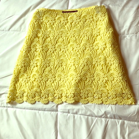 Beautiful lace mini skirt - Picture 1 of 3